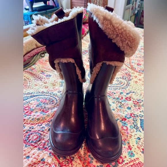 Dolce & Gabbana brown suede boots - Picture 10 of 12